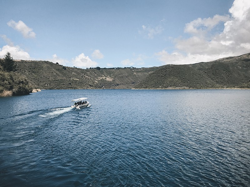 Paseo en abrco en la laguna de Cuicocha
