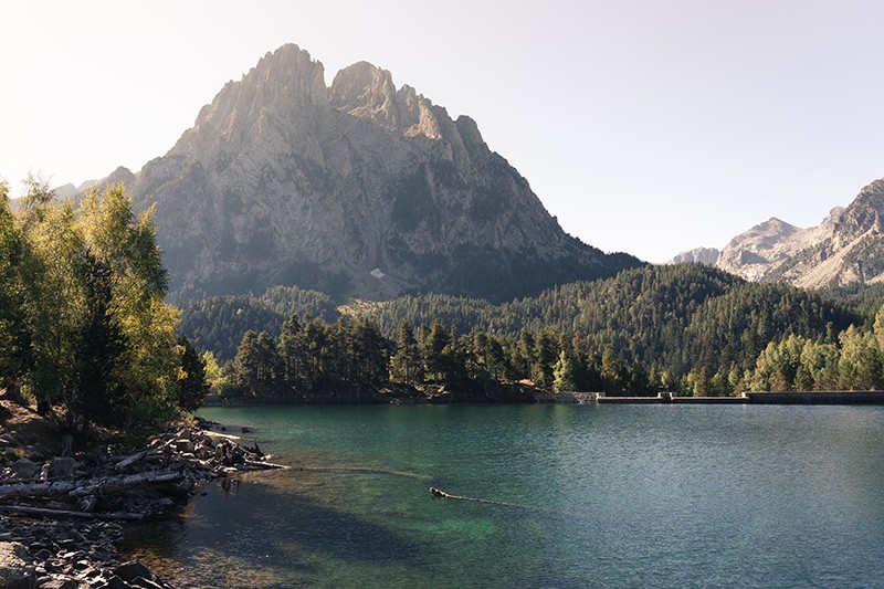 Parque Natural de Aigüestortes i estanque de Sant Maurici