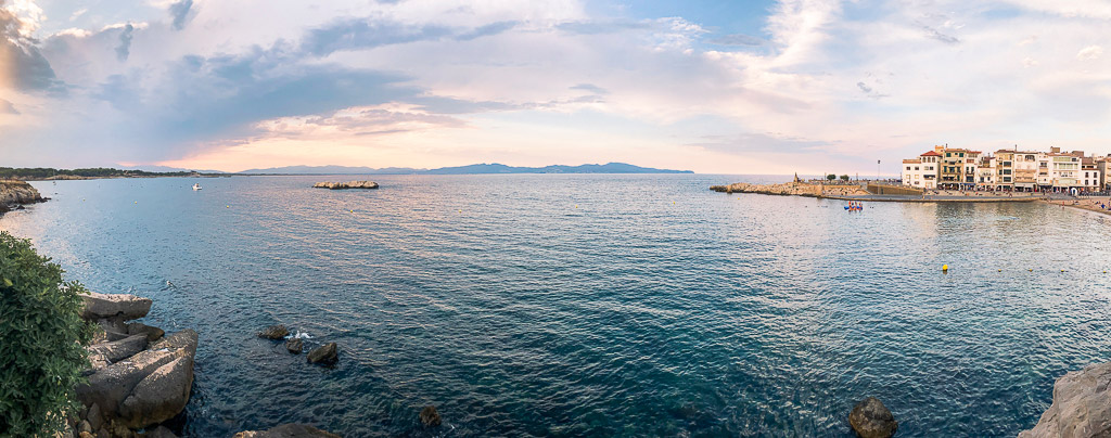 Calas cerca de la Escala