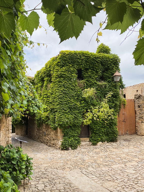 Pueblos y calas cerca de la Escala